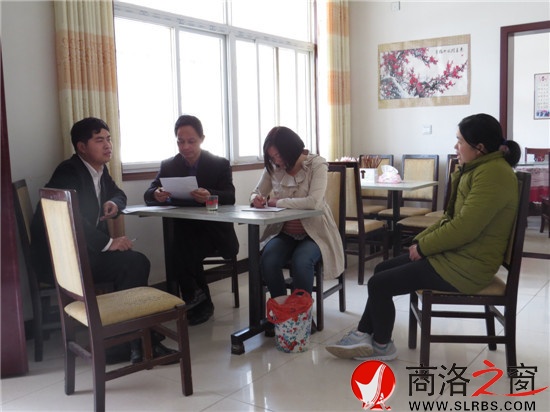 在十里坪鎮(zhèn)核桃坪村調查案情.jpg