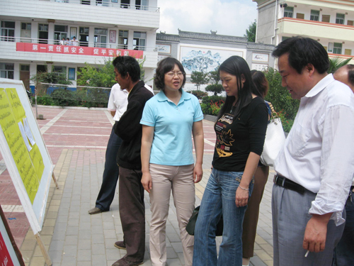 副縣長殷延青深入部分鄉(xiāng)鎮(zhèn)檢查秋季開學工作 1.jpg
