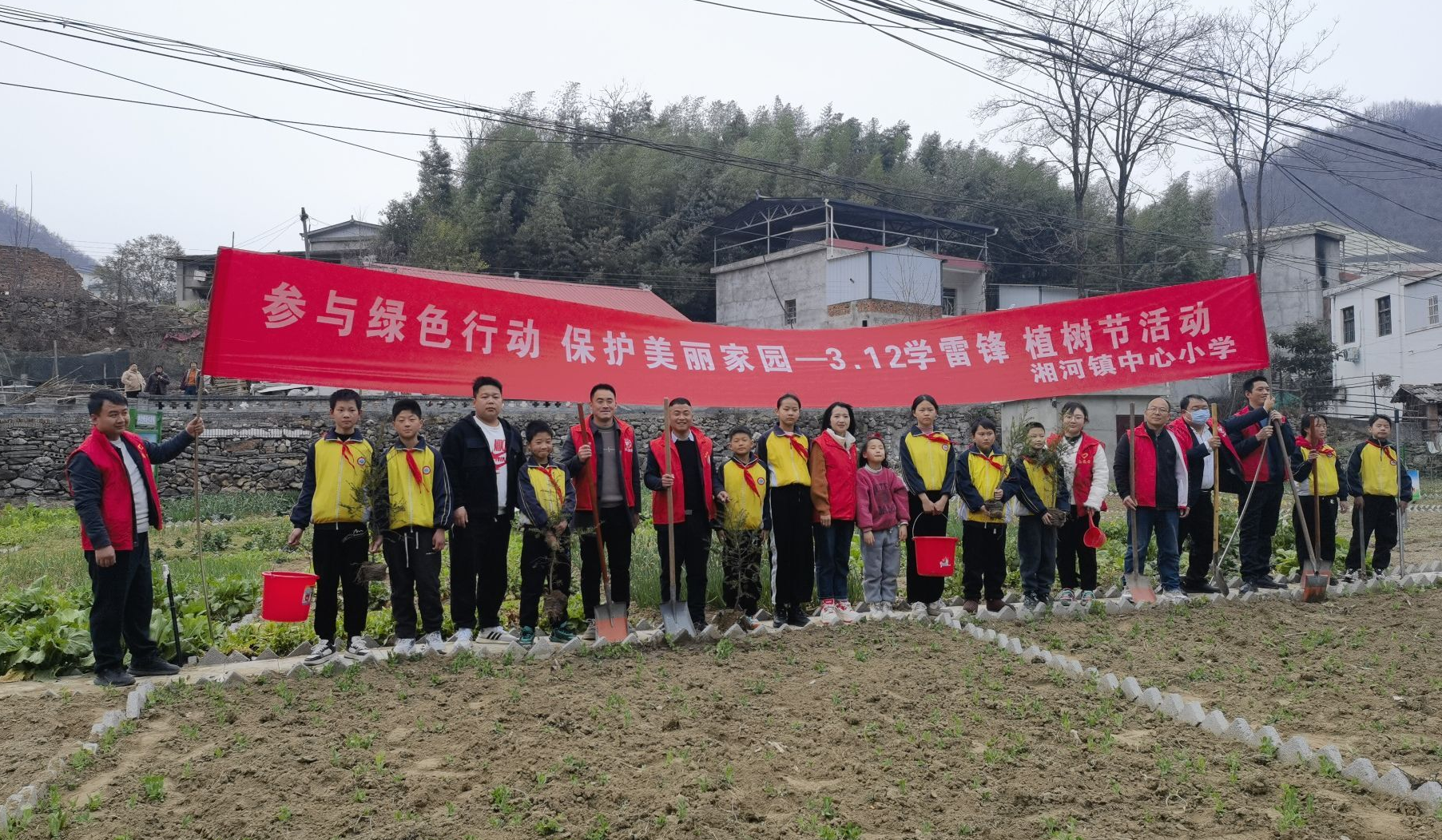 愛心企業為湘河鎮中心小學捐贈辦公文化用品