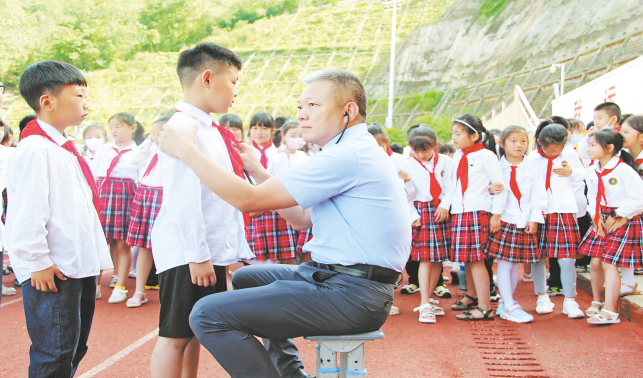 南京醫療專家團隊為柞水縣1.4萬名小學生免費篩查先心病